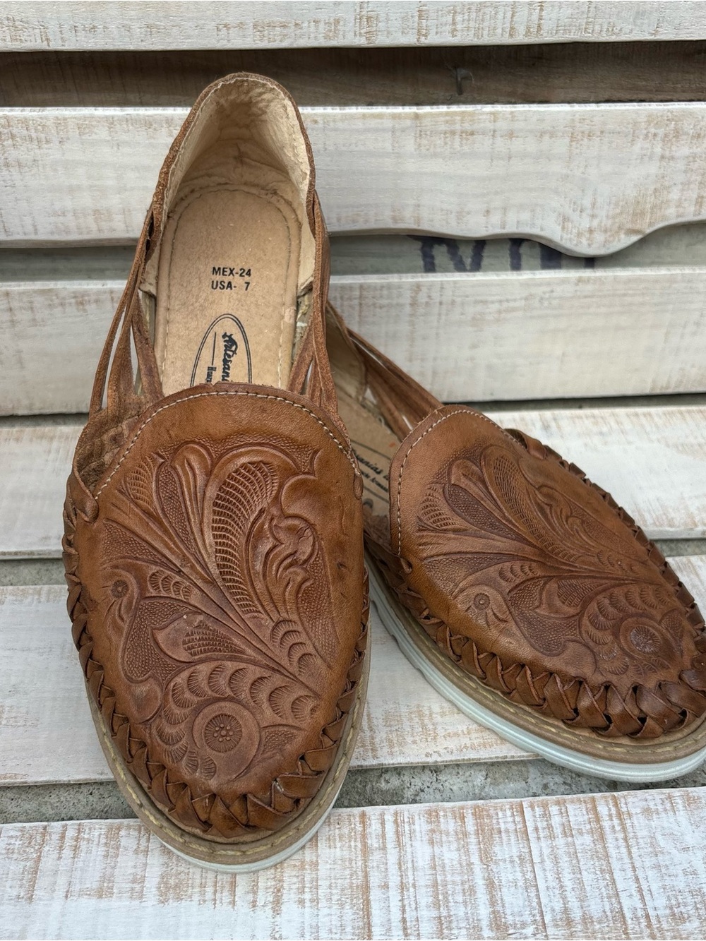 Artesanias De chela Huarache Flats Womens US 7 Brown Tooled Leather Slip On